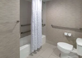 DoubleTree by Hilton Hotel Jacksonville Airport hotel thumbnail 8