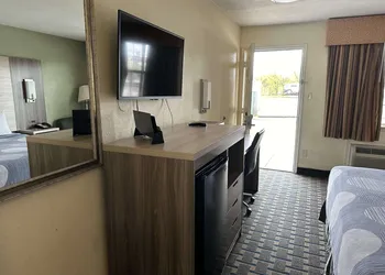 Day Star Dallas South hotel thumbnail 6
