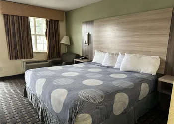 Day Star Dallas South hotel thumbnail 7