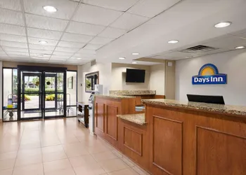 Days Inn by Wyndham Jacksonville Airport hotel thumbnail 2