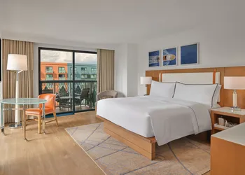 Walt Disney World Swan hotel thumbnail 6