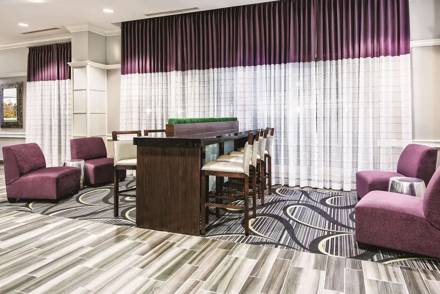 La Quinta Inn & Suites by Wyndham San Antonio Riverwalk hotel detail image 2