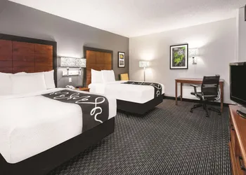 La Quinta Inn & Suites by Wyndham San Antonio Riverwalk hotel thumbnail 5