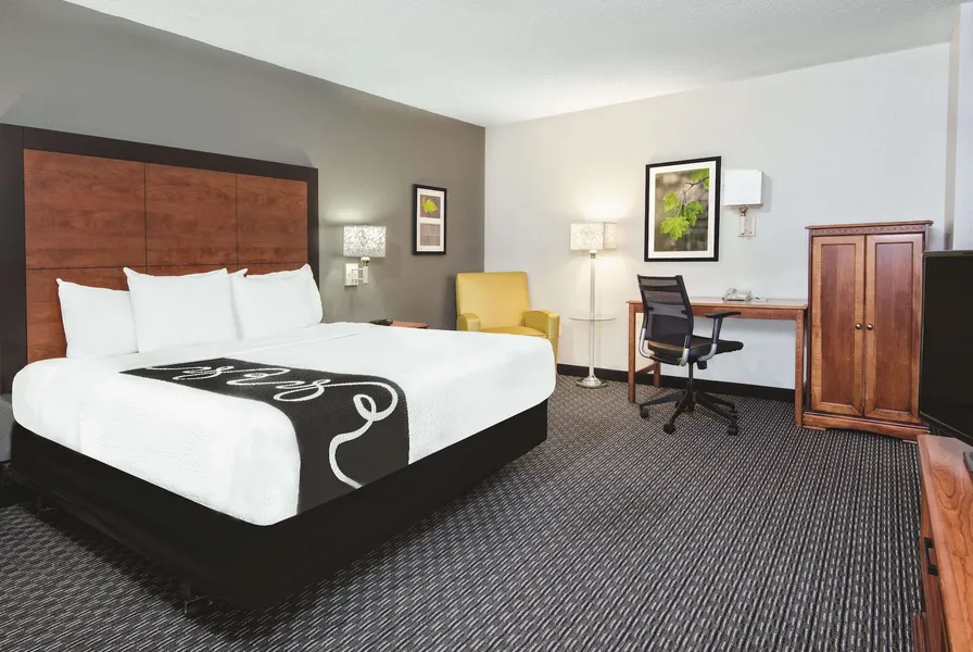 La Quinta Inn & Suites by Wyndham San Antonio Riverwalk hotel detail image 6