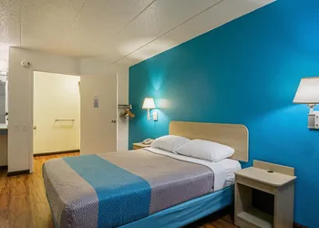 Motel 6 Knoxville, TN - North hotel thumbnail 8