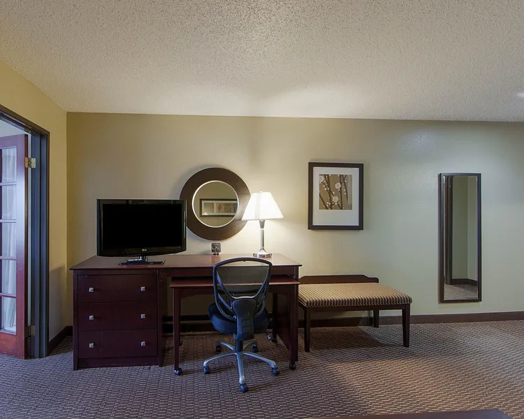 Quality Suites Addison - Dallas hotel detail image 6