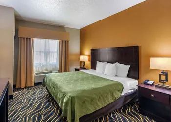 Quality Suites Addison - Dallas hotel thumbnail 8