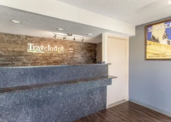 Travelodge by Wyndham Chicago - South Holland hotel thumbnail 2