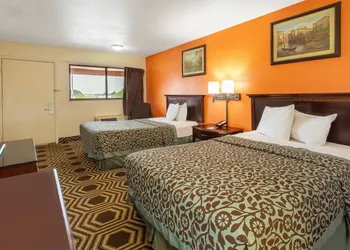 Travelodge by Wyndham Chicago - South Holland hotel thumbnail 6