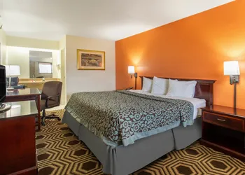 Travelodge by Wyndham Chicago - South Holland hotel thumbnail 7