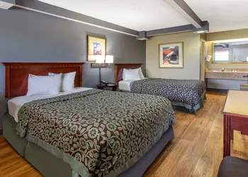 Travelodge by Wyndham Chicago - South Holland hotel thumbnail 8