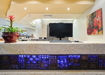 Luana Waikiki Hotel & Suites hotel thumbnail 3