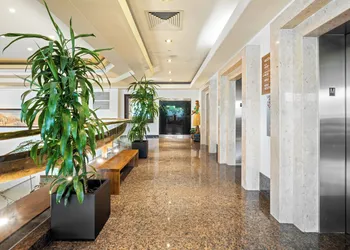 Luana Waikiki Hotel & Suites hotel thumbnail 8