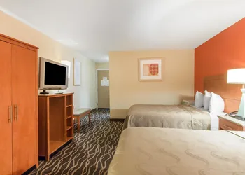 Quality Inn & Suites I-35 near Frost Bank Center hotel thumbnail 8