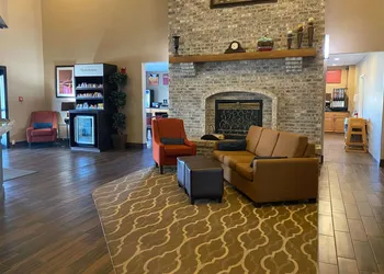 Comfort Suites Peoria I-74 hotel thumbnail 3