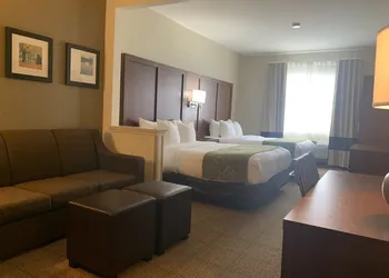 Comfort Suites Peoria I-74 hotel thumbnail 8