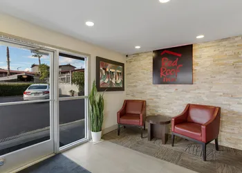 Red Roof Inn Redding hotel thumbnail 2