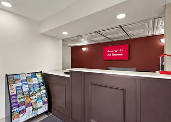 Red Roof Inn Redding hotel thumbnail 3