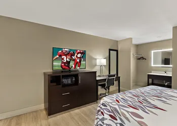 Red Roof Inn Redding hotel thumbnail 4