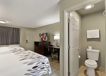 Red Roof Inn Redding hotel thumbnail 7