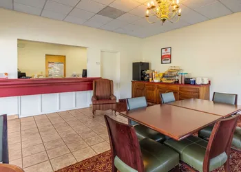 Econo Lodge Middlesboro hotel thumbnail 2