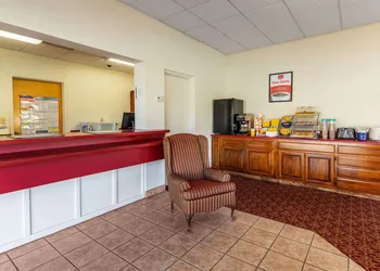 Econo Lodge Middlesboro hotel thumbnail 3