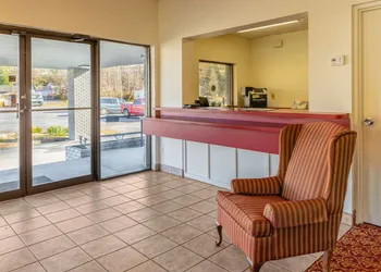 Econo Lodge Middlesboro hotel thumbnail 5