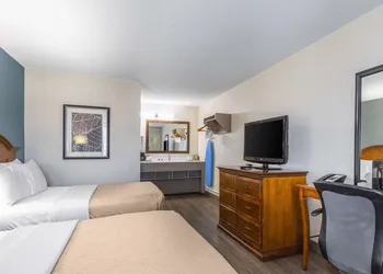 Econo Lodge Middlesboro hotel thumbnail 8