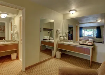 Lake View Lodge hotel thumbnail 8