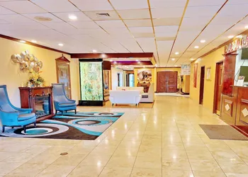 Travelodge by Wyndham Indianapolis Speedway hotel thumbnail 2