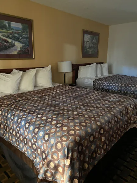 Travelodge by Wyndham Indianapolis Speedway hotel detail image 6