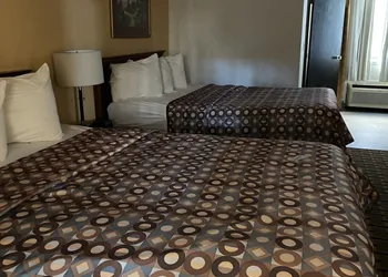 Travelodge by Wyndham Indianapolis Speedway hotel thumbnail 7
