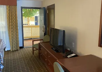 Travelodge by Wyndham Indianapolis Speedway hotel thumbnail 8