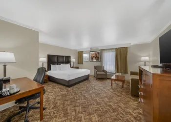 Best Western Plus Northwoods Inn hotel thumbnail 4