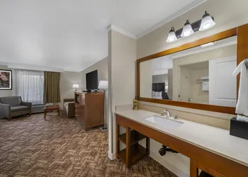 Best Western Plus Northwoods Inn hotel thumbnail 7