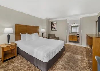 Best Western Plus Northwoods Inn hotel thumbnail 8