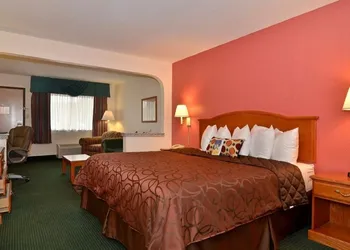 Econo Lodge Inn & Suites Memphis East hotel thumbnail 6