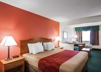 Econo Lodge Inn & Suites Memphis East hotel thumbnail 8