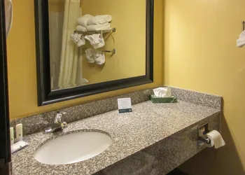 Quality Inn Williamston hotel thumbnail 6