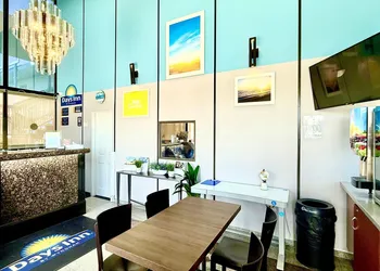 Days Inn by Wyndham Los Angeles LAX Airport/Stadium Area hotel thumbnail 2