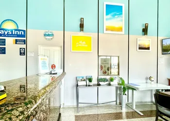 Days Inn by Wyndham Los Angeles LAX Airport/Stadium Area hotel thumbnail 5