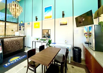 Days Inn by Wyndham Los Angeles LAX Airport/Stadium Area hotel thumbnail 6