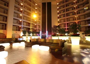 HoteLumiere at the Arch Hotel & Casino - A Caesars Rewards Destination hotel thumbnail 2