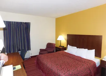 Days Inn by Wyndham Walcott Davenport hotel thumbnail 4