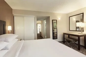 Embassy Suites by Hilton Arcadia Pasadena Area hotel thumbnail 8