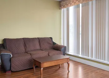 Super 8 by Wyndham Youngstown/Girard hotel thumbnail 3