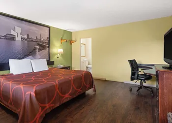 Super 8 by Wyndham Youngstown/Girard hotel thumbnail 6