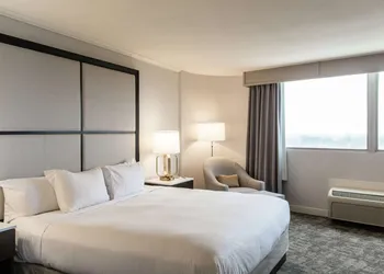 Hilton Chicago/Oak Lawn hotel thumbnail 8