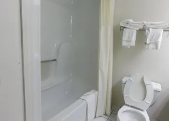 Quality Inn & Suites Thomasville-High Point hotel thumbnail 5