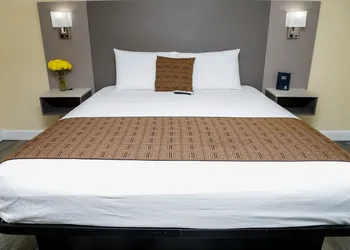 Silver Surf Motel hotel thumbnail 3